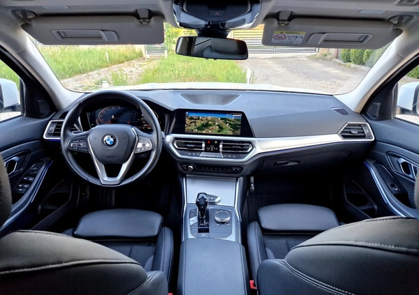BMW Seria 3 cena 99900 przebieg: 171000, rok produkcji 2019 z Rumia małe 781